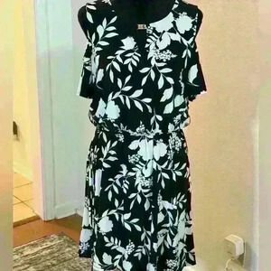 Roz & Ali Black & White Floral Print Midi Dress